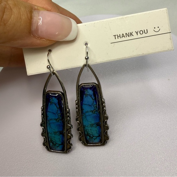 Unk Jewelry - Elegant Blue and Silver Earrings